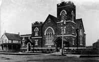 Église Saint-Andrew's Presbyterian Church vers 1920. Photo gracieusement tirée de la Base historique du Grand Sudbury.