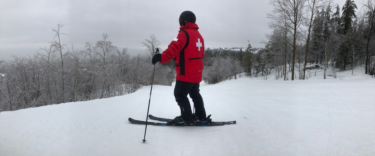How to Become a Member of the Canadian Ski Patrol
